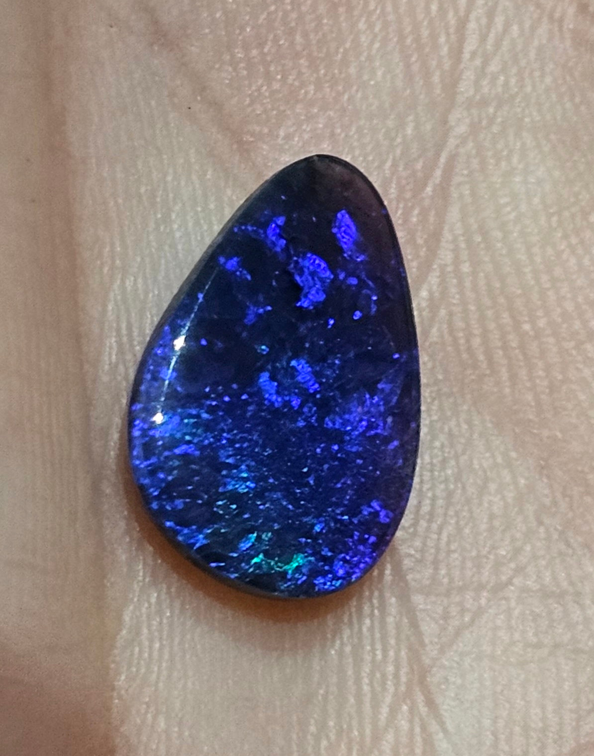 Gorgeous N2 Blue Solid Opal from Lightning Ridge 2.7cts(s33)