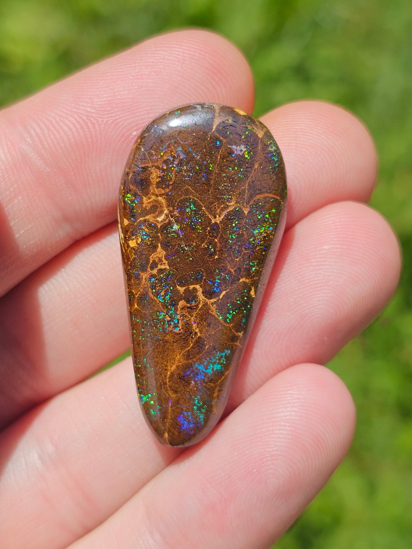 Beautiful Pinfire on Boulder Opal 50cts!