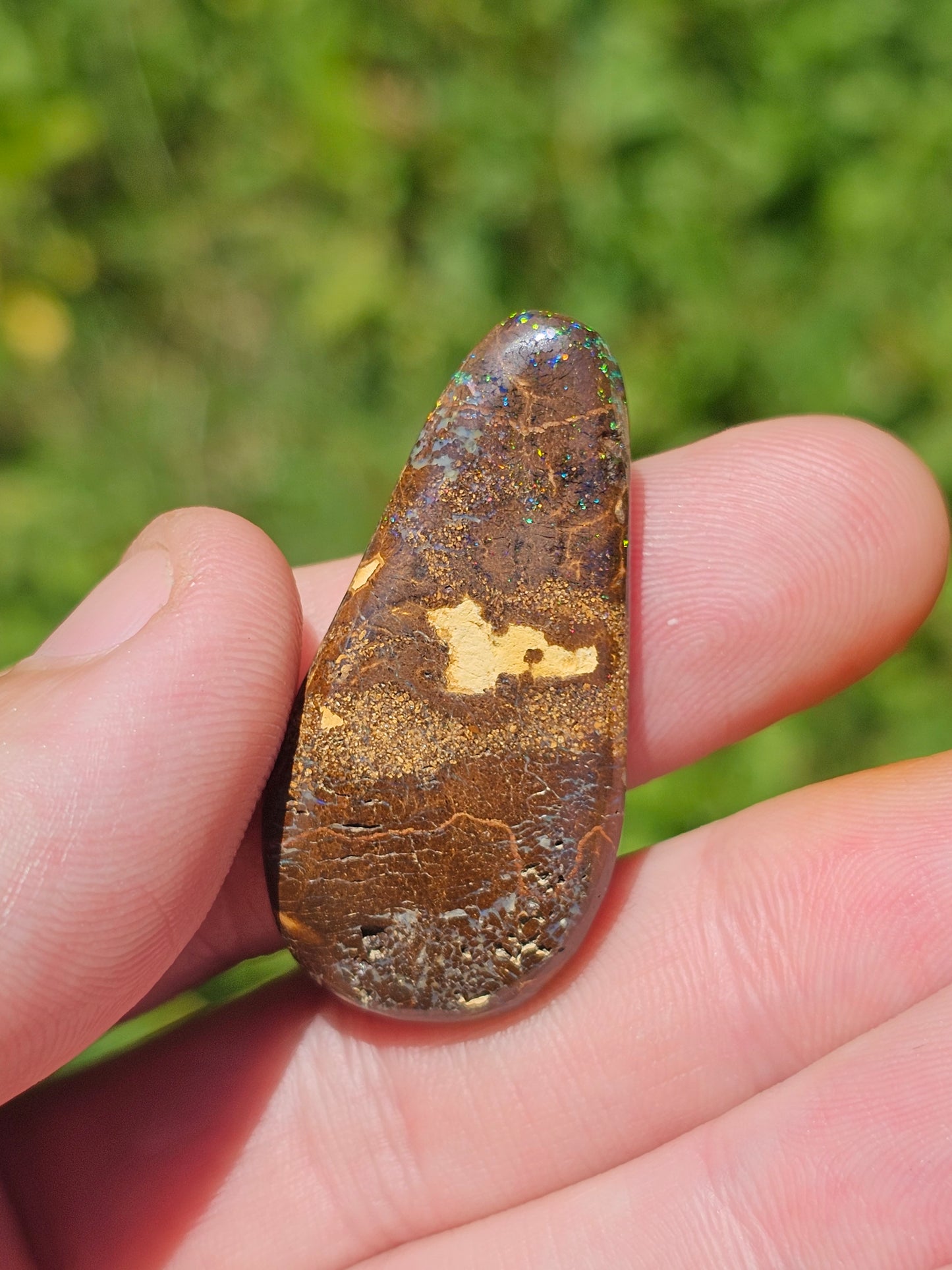 Beautiful Pinfire on Boulder Opal 50cts!