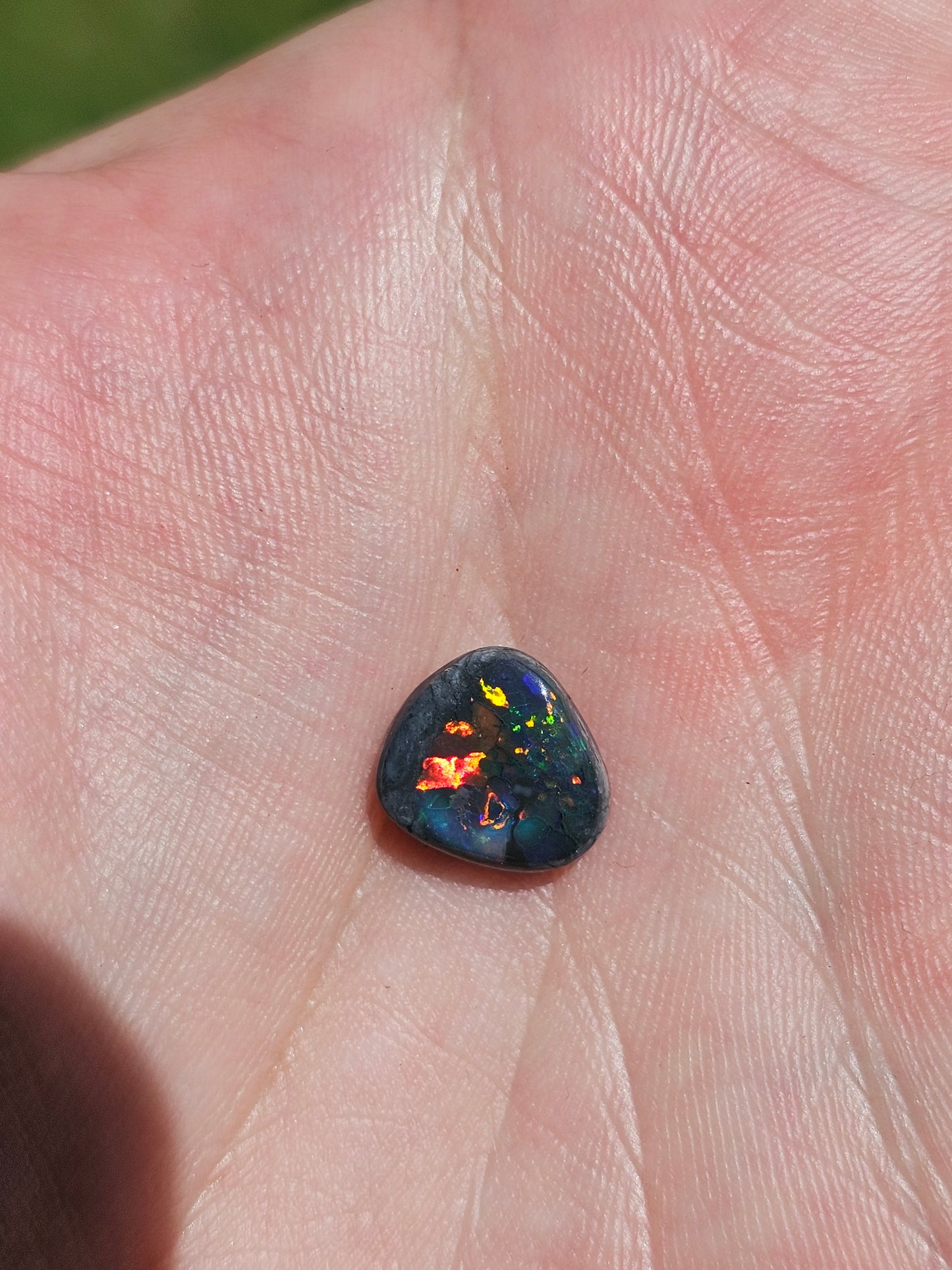 Brilliant Lightning Ridge Solid Black Opal! 2.55cts (JP3)