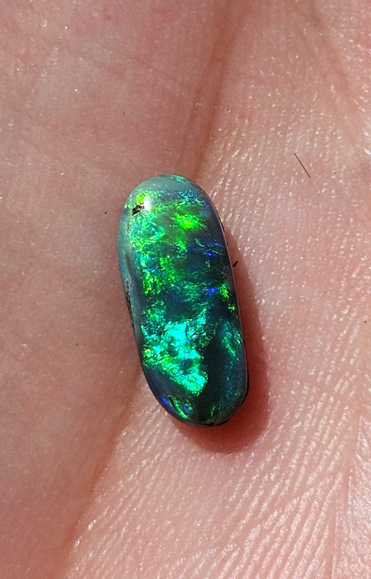 Beautiful Lightning Ridge Solid Black Opal! 0.75cts (JP6)