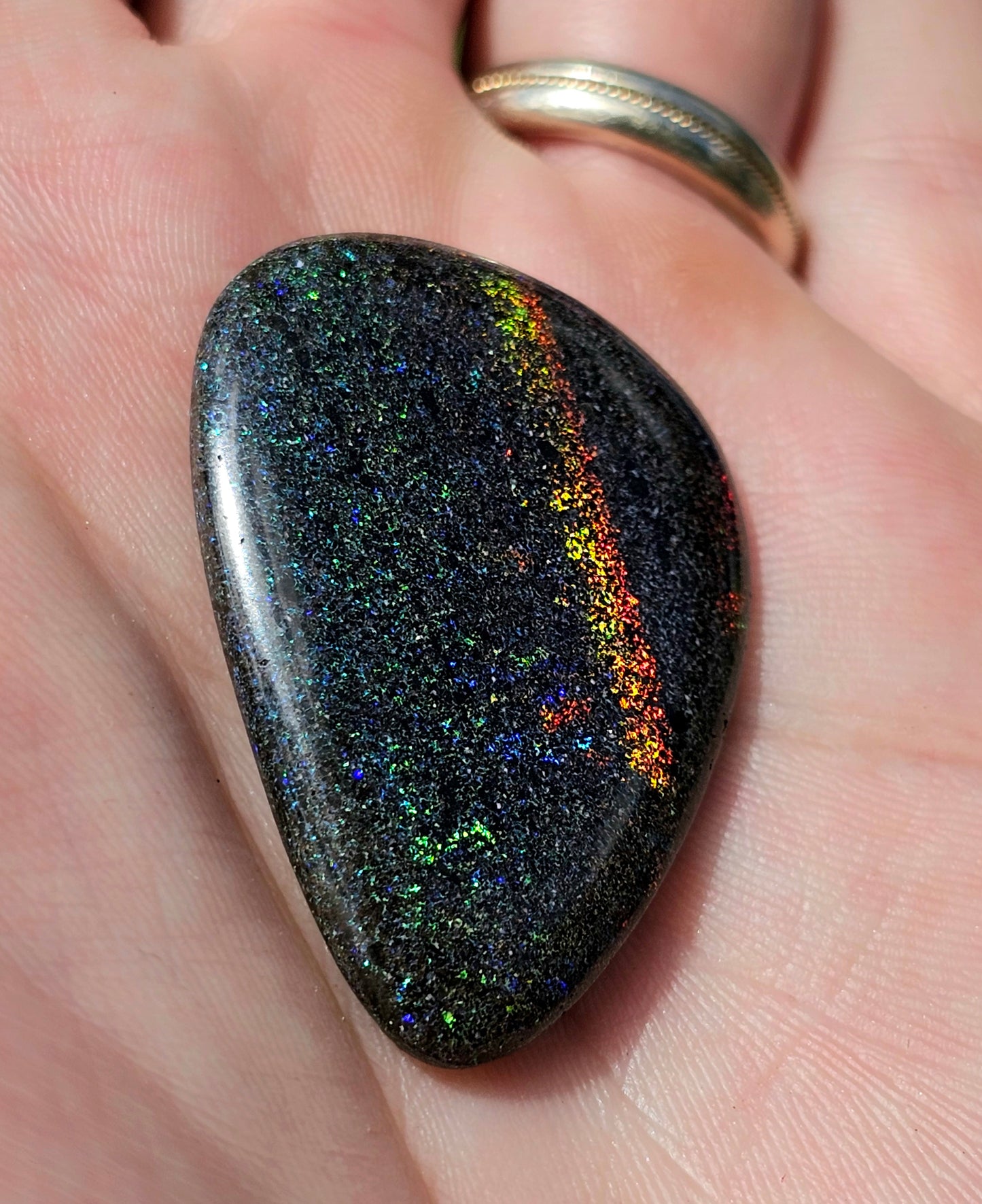 Rainbow Quality Fairy Opal 33cts (F2)