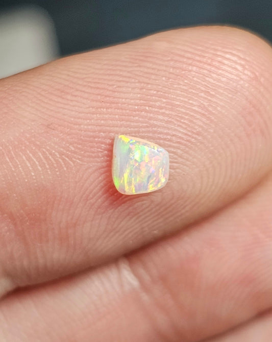 Flashy Little Lightning Ridge Opal! 0.30cts (LRG)