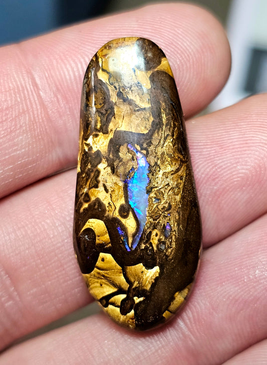 36cts Boulder Opal with a Heart of Blue(JSM33)