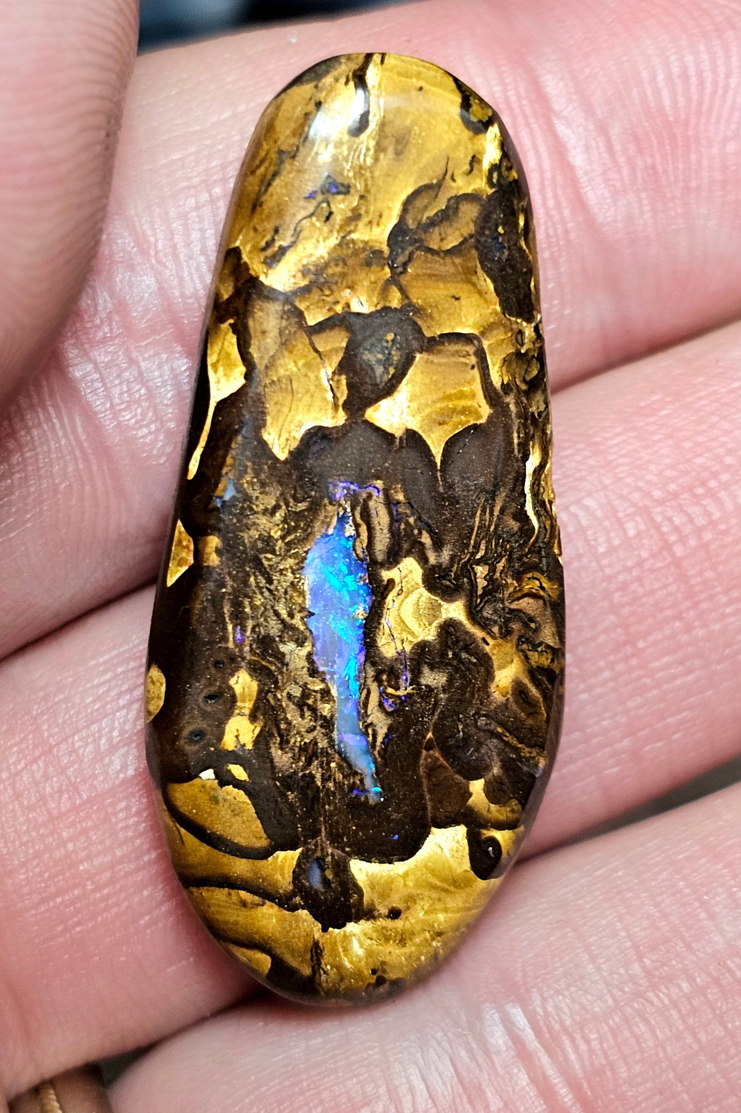 36cts Boulder Opal with a Heart of Blue(JSM33)
