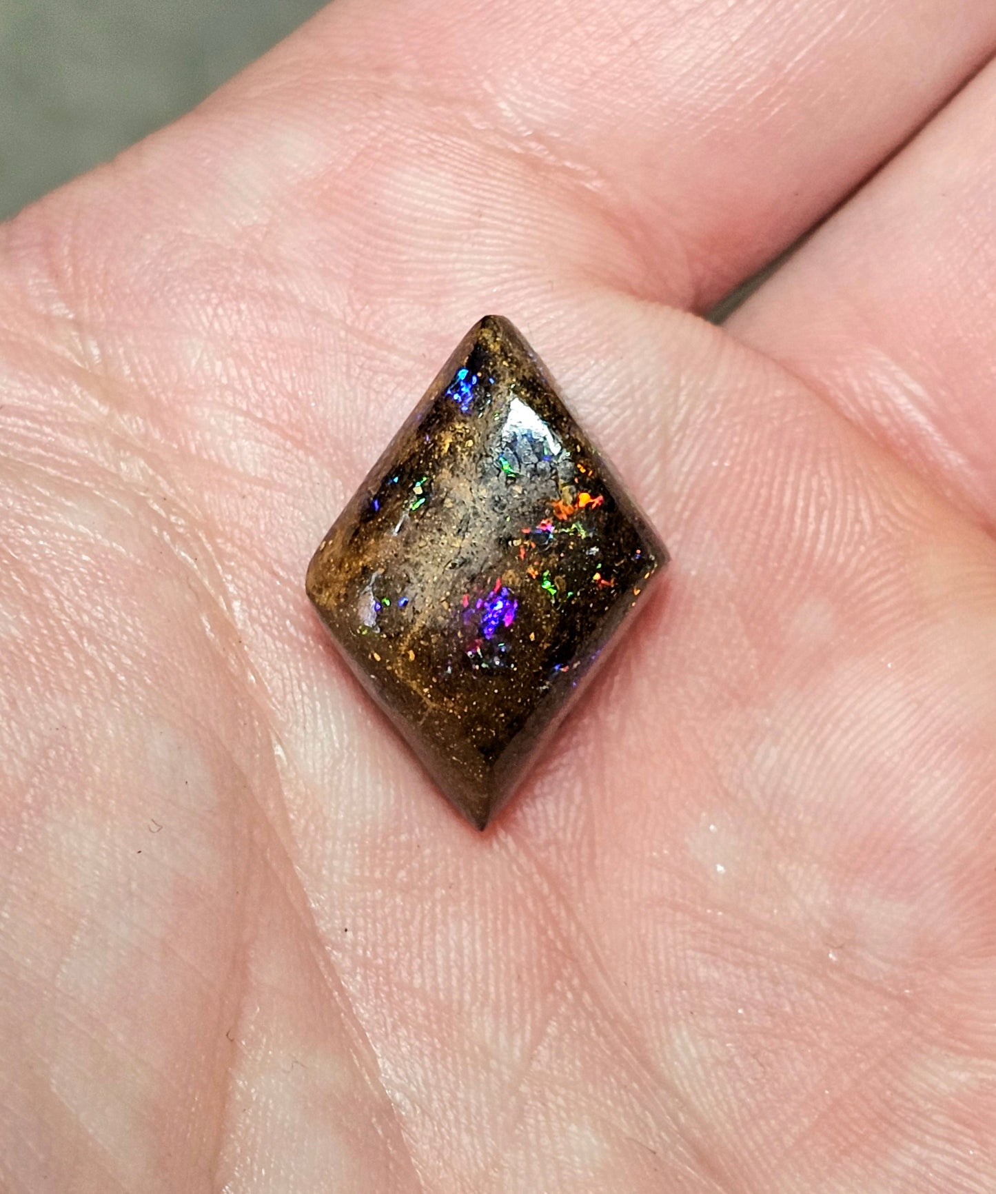15cts Boulder Opal with awesome sparkley colour! (JSM34)