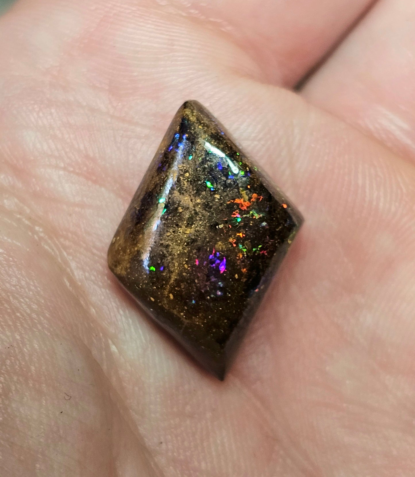 15cts Boulder Opal with awesome sparkley colour! (JSM34)