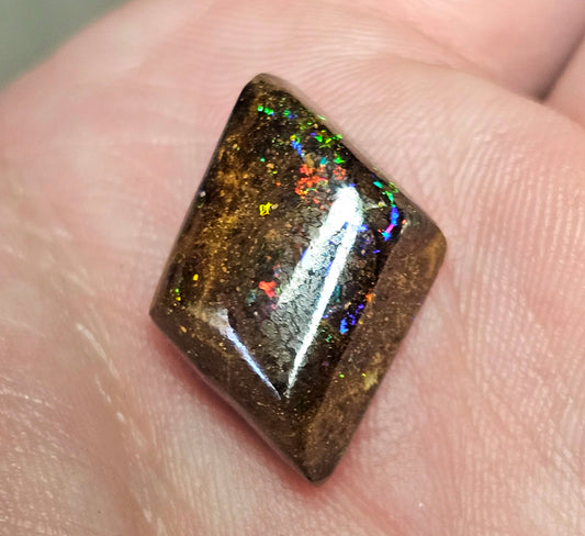 15cts Boulder Opal with awesome sparkley colour! (JSM34)