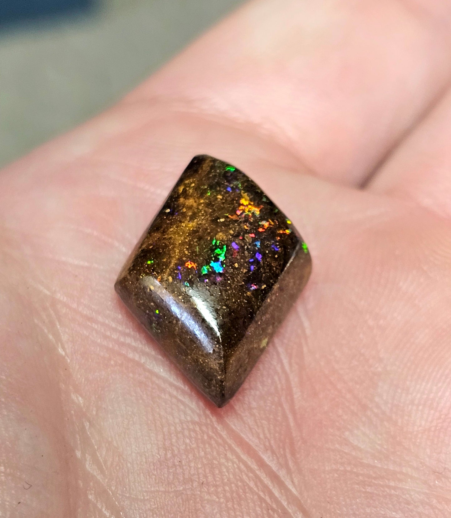 15cts Boulder Opal with awesome sparkley colour! (JSM34)