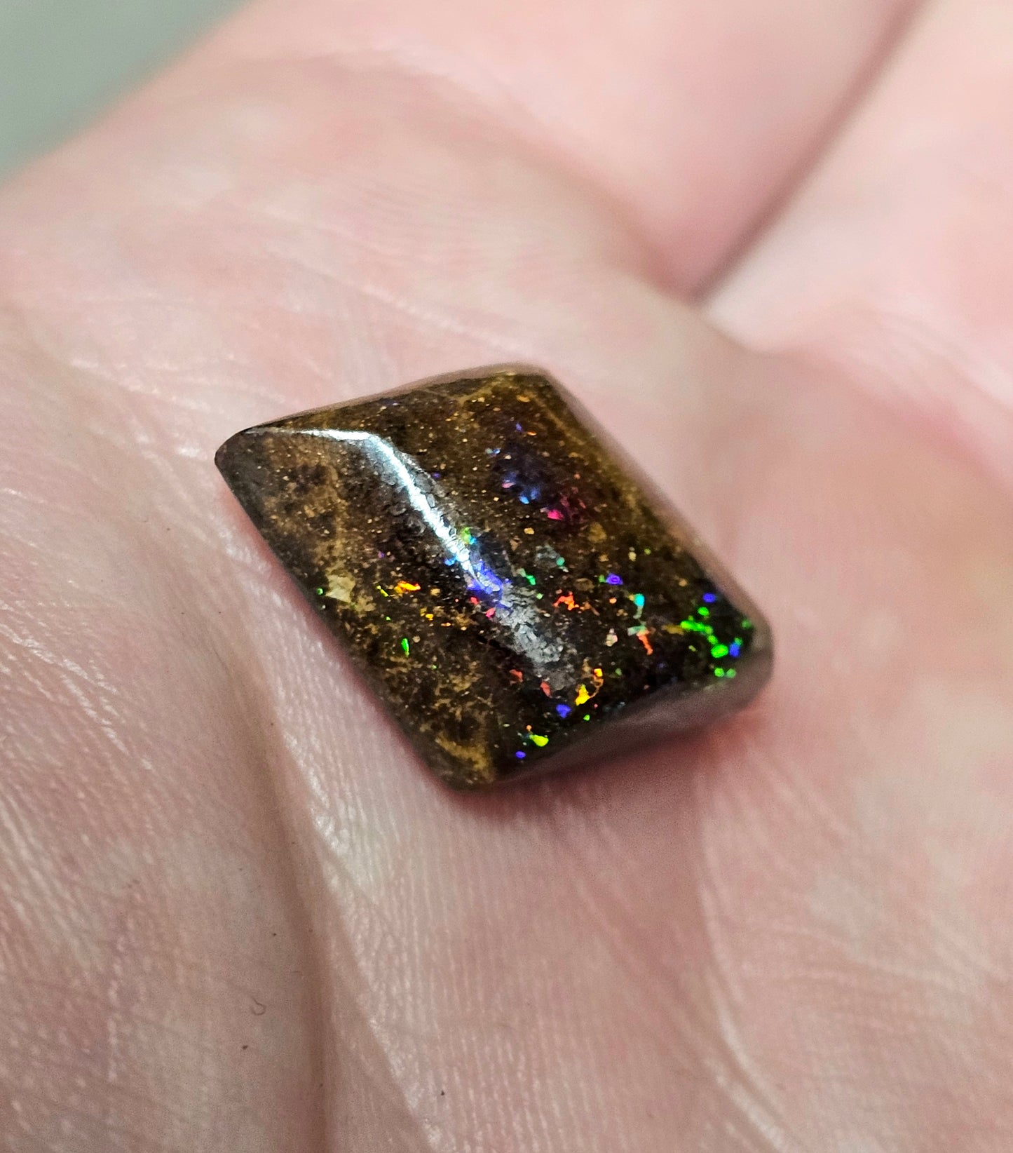 15cts Boulder Opal with awesome sparkley colour! (JSM34)