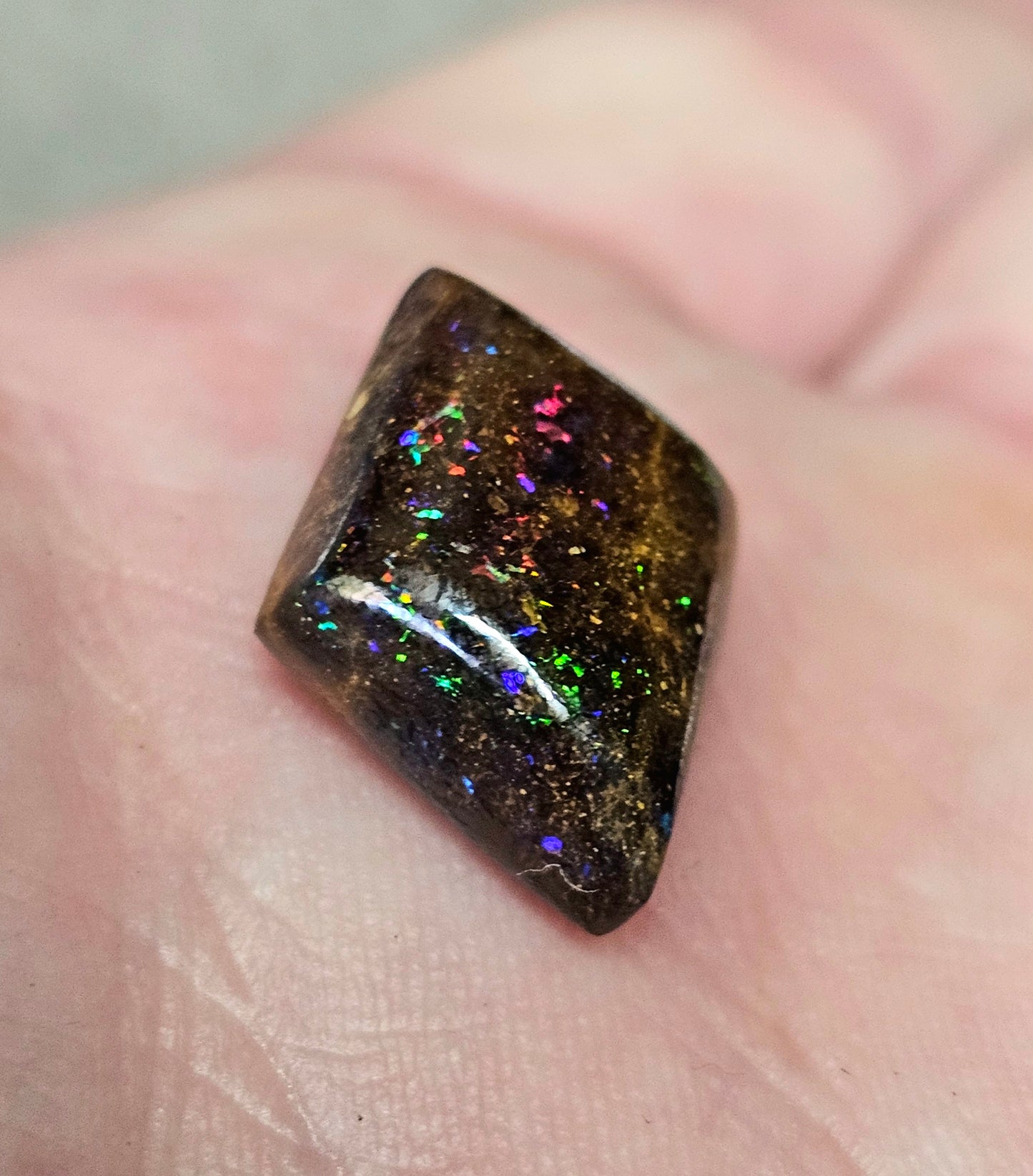 15cts Boulder Opal with awesome sparkley colour! (JSM34)