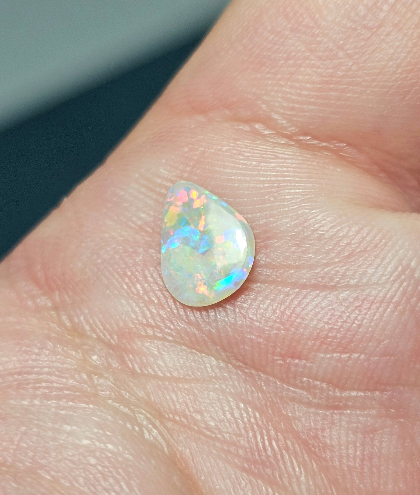 Rainbow colour L/RIDGE CRYSTAL OPAL 0.40cts (LRD02)