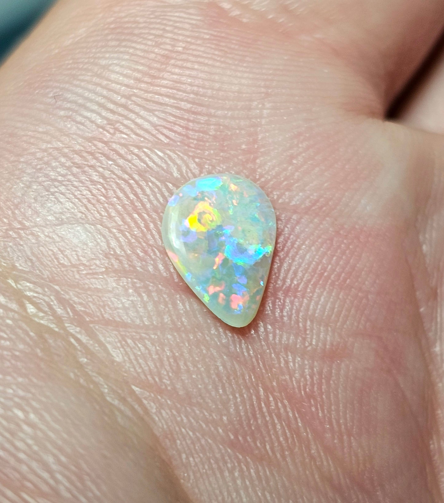 Rainbow colour L/RIDGE CRYSTAL OPAL 0.40cts (LRD02)