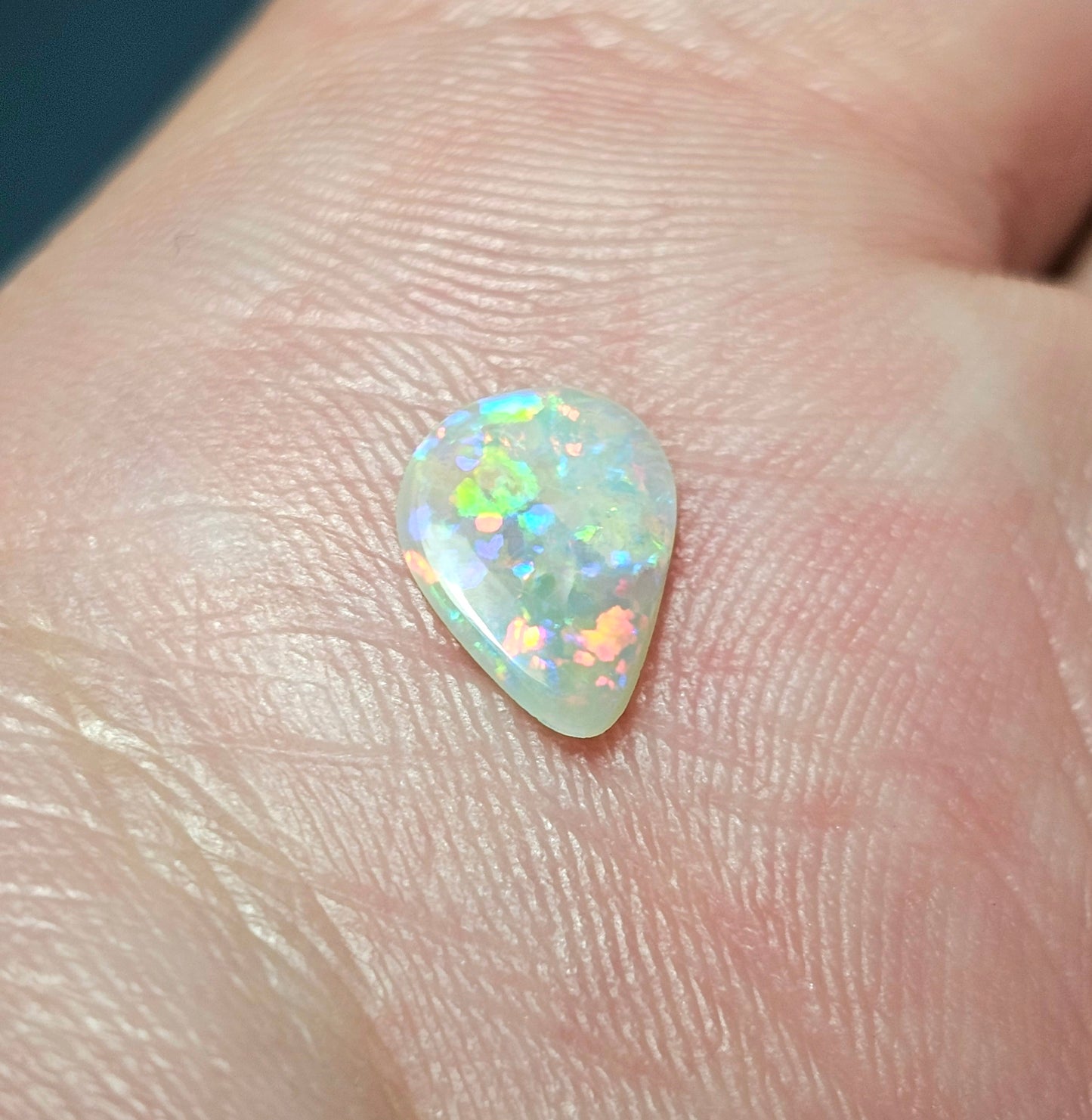 Rainbow colour L/RIDGE CRYSTAL OPAL 0.40cts (LRD02)