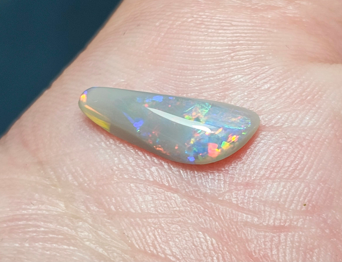 1.45cts Pretty Semi-Black Opal from Lightning Ridge(LRD08)
