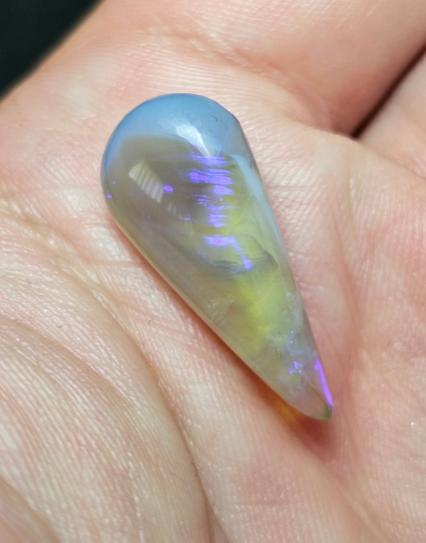 10cts Blue Flashy Opal!! Investment Stone! (LRW31)