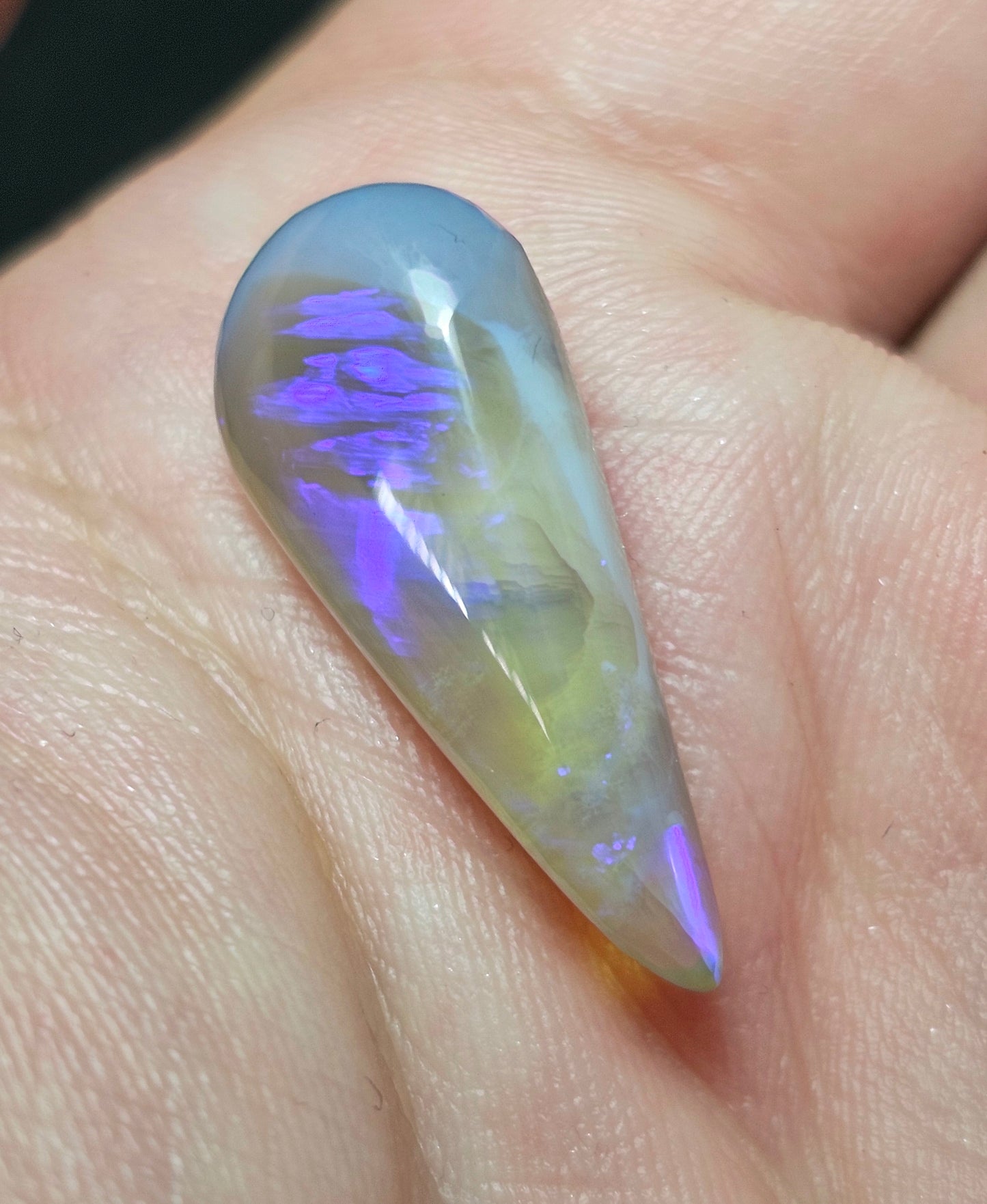 10cts Blue Flashy Opal!! Investment Stone! (LRW31)