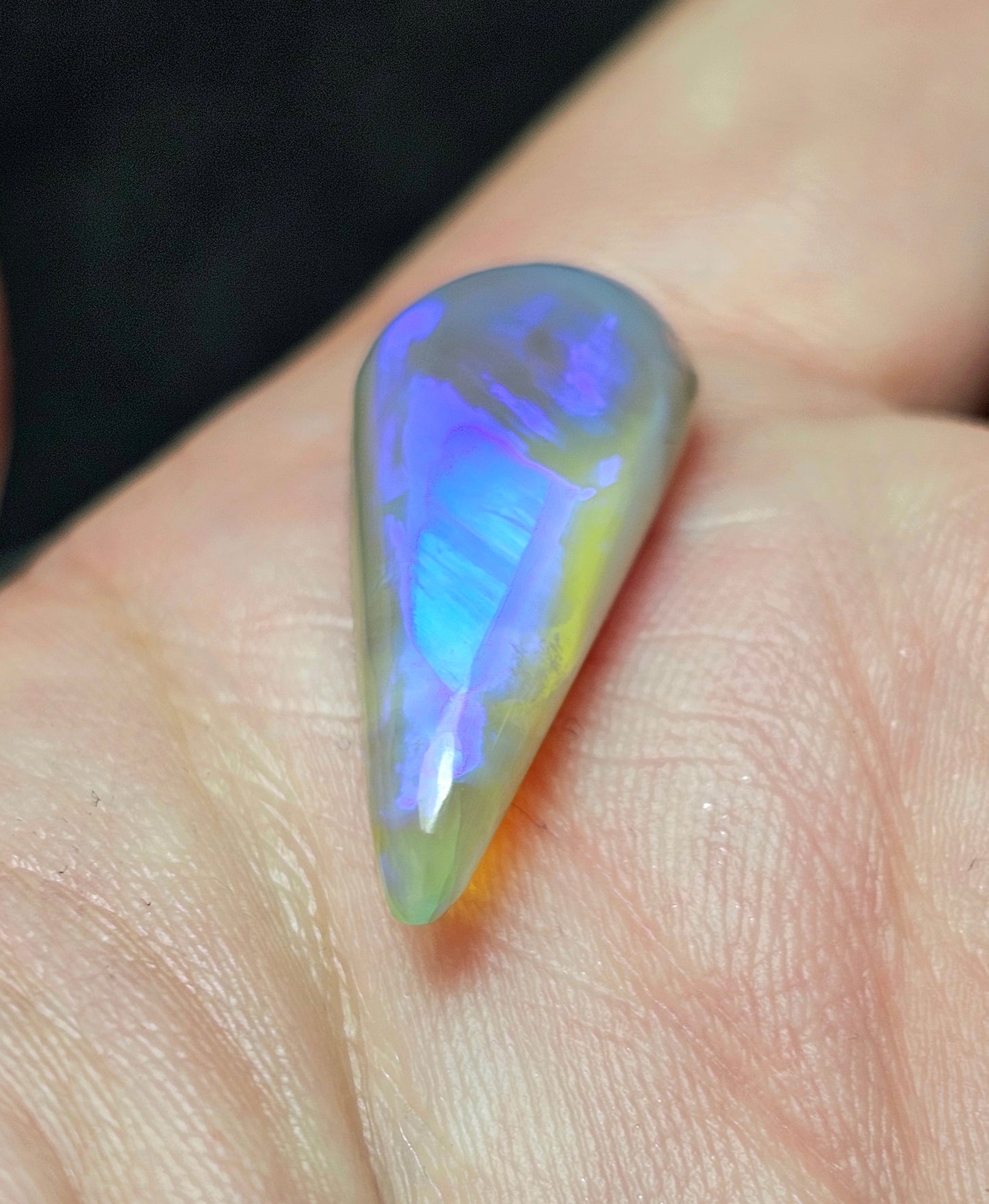 10cts Blue Flashy Opal!! Investment Stone! (LRW31)