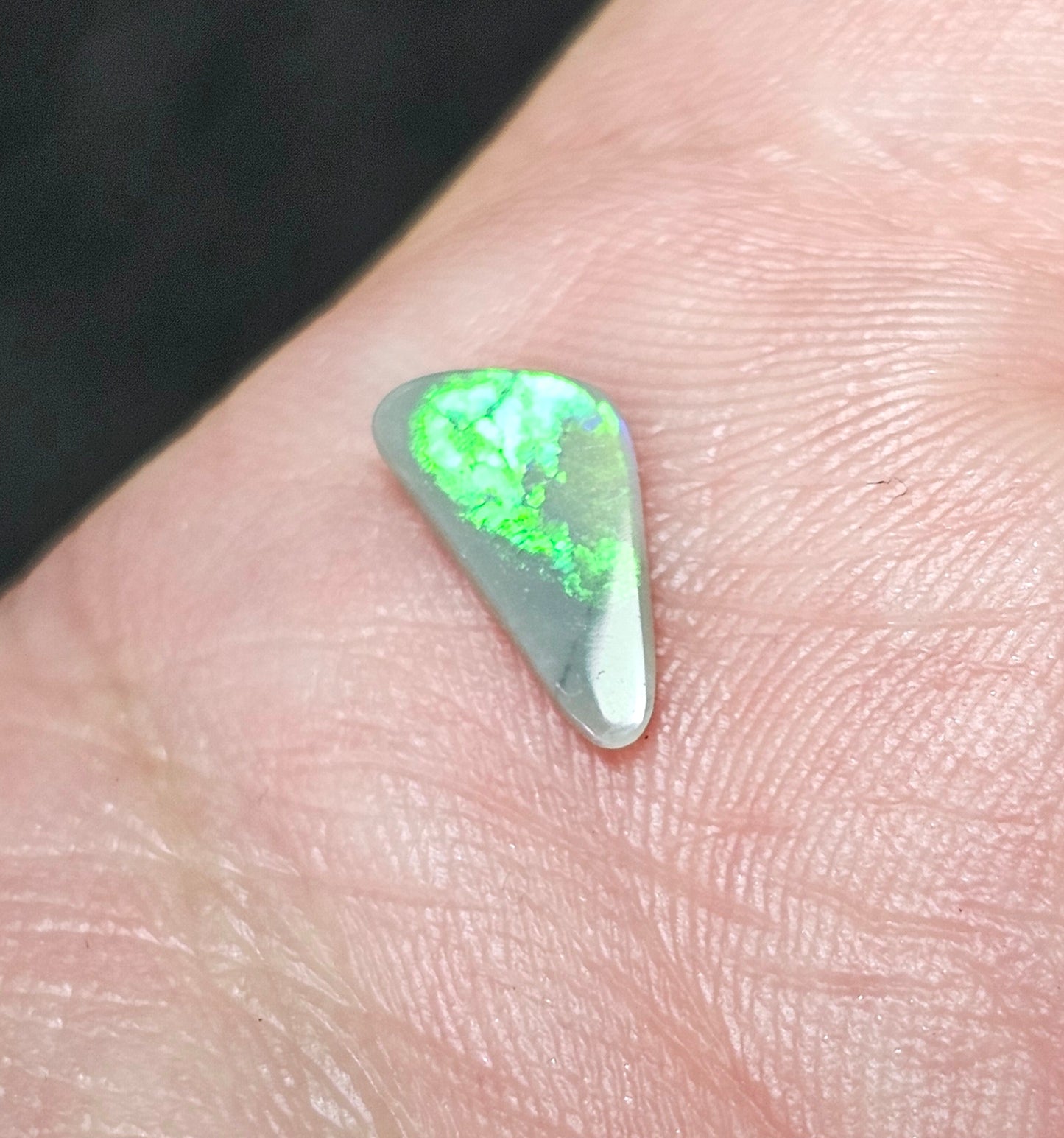 0.50cts Green Flashy Opal!! (LRW32)