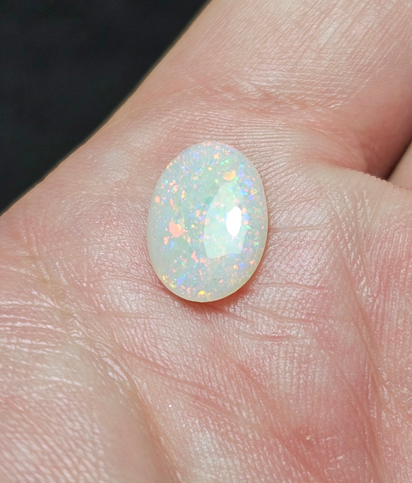 2cts Beautiful Opal with lots of glittery pinfire colour! (LRA2)