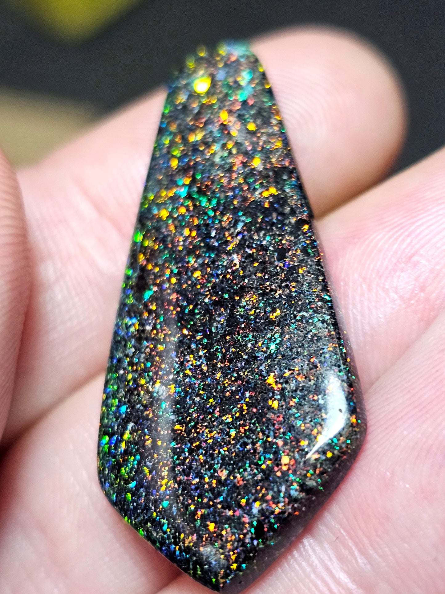 19cts Top Quality Glittery Fairy Opal (IA2)
