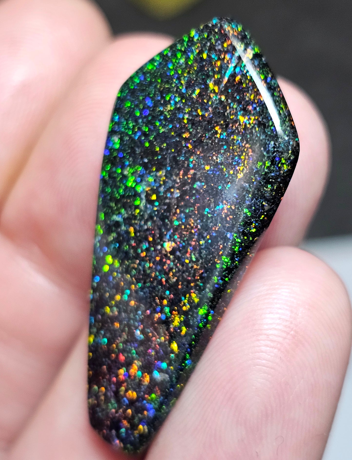 19cts Top Quality Glittery Fairy Opal (IA2)