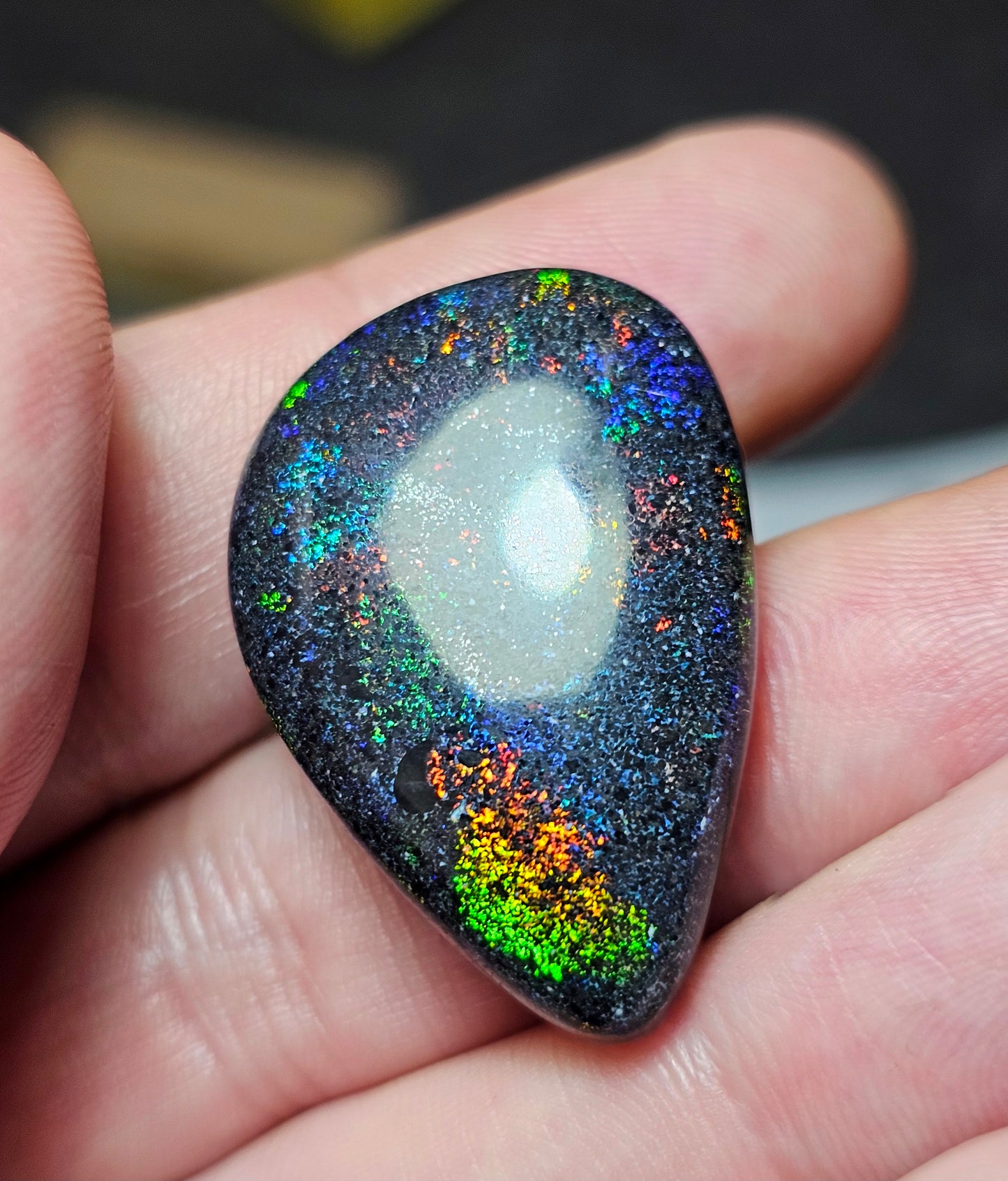 38cts Top Quality Flashy Fairy Opal (IA4)