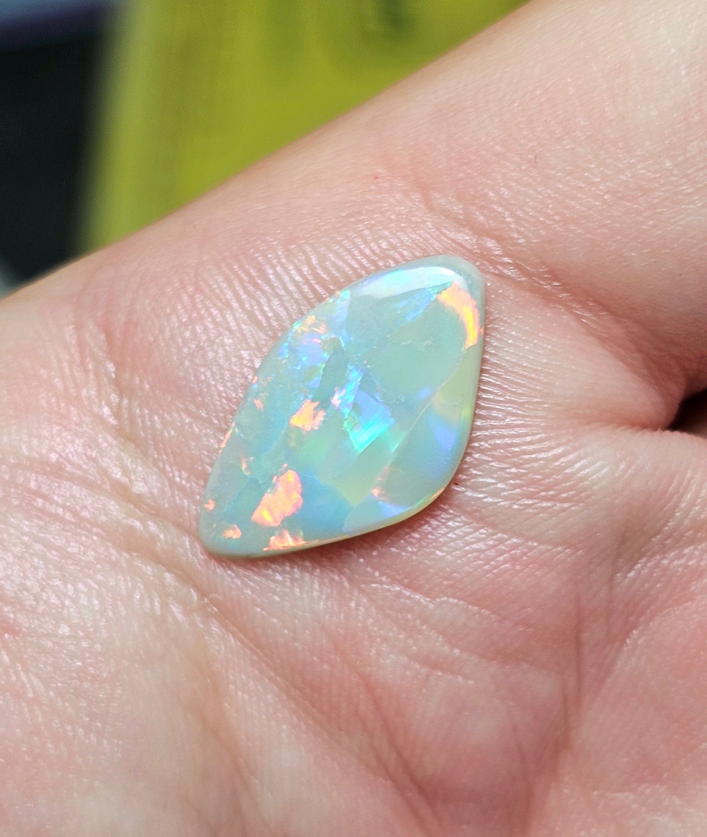 2ct Solid Opal from Lightning Ridge! (LRA3)
