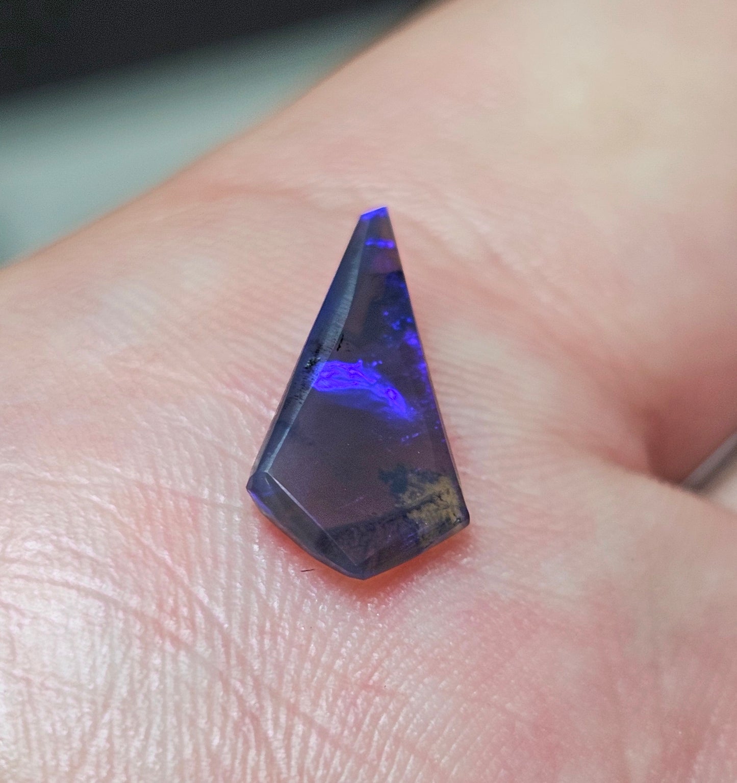 1.30cts Blue Flashy Opal from Lightning Ridge! (ALR35)