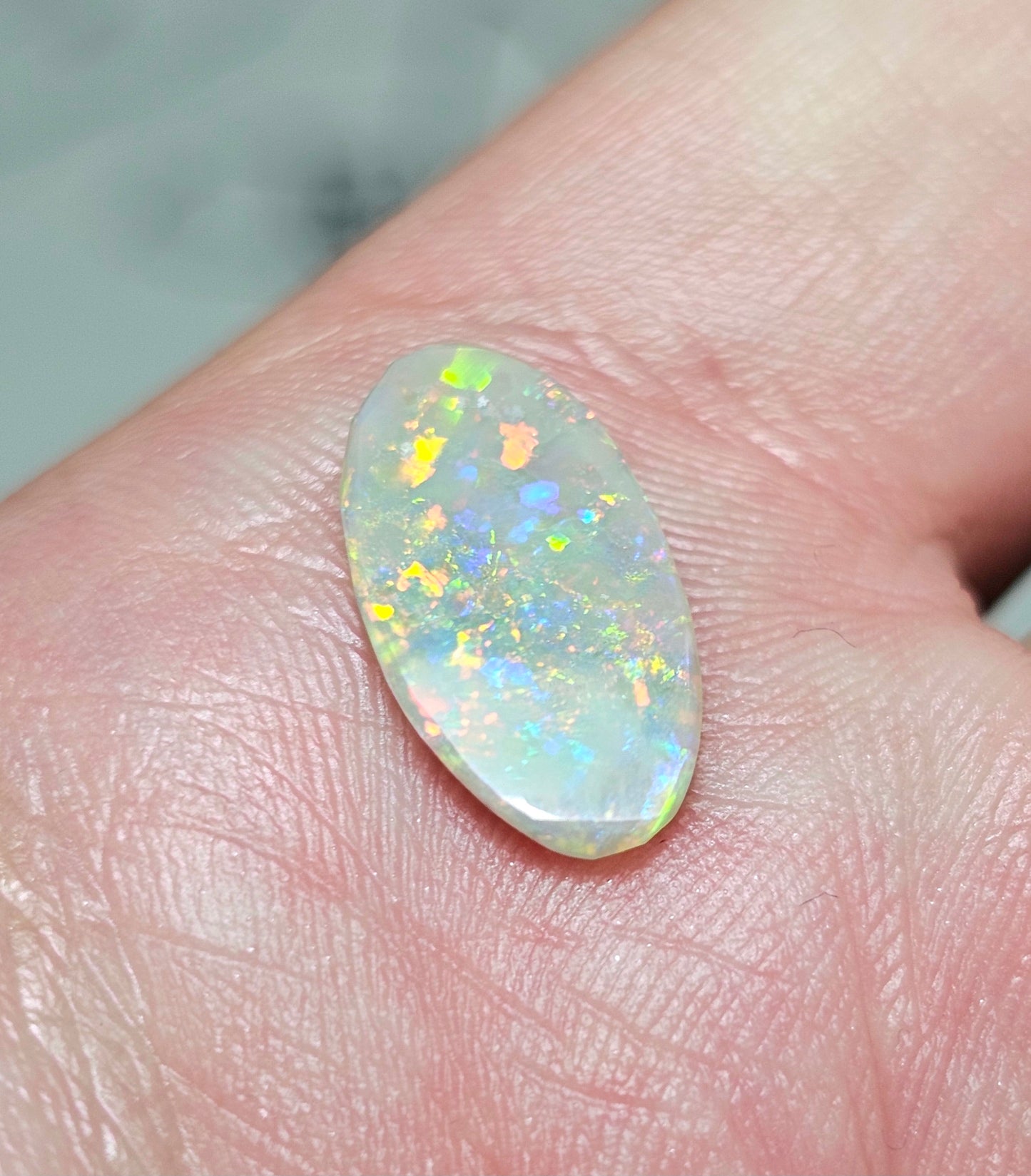 2cts Pretty Rainbow Opal from Lightning Ridge! (ALR40)