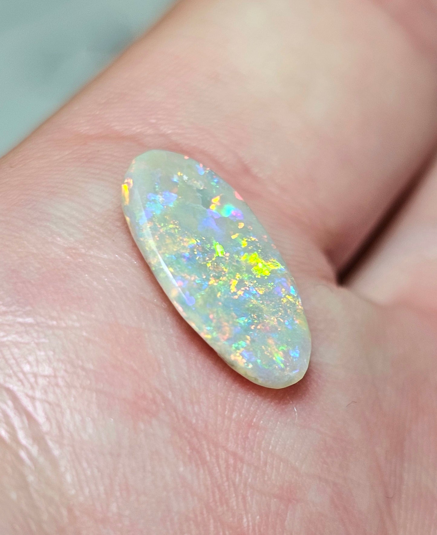 2cts Pretty Rainbow Opal from Lightning Ridge! (ALR40)