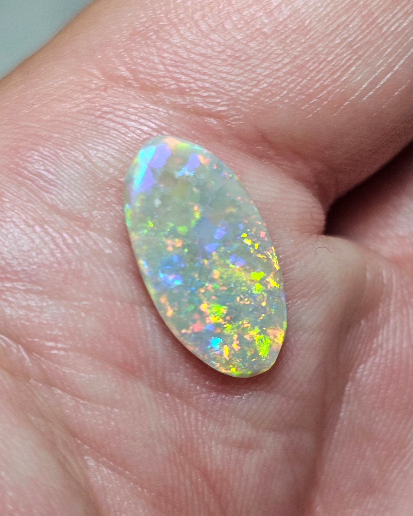 2cts Pretty Rainbow Opal from Lightning Ridge! (ALR40)