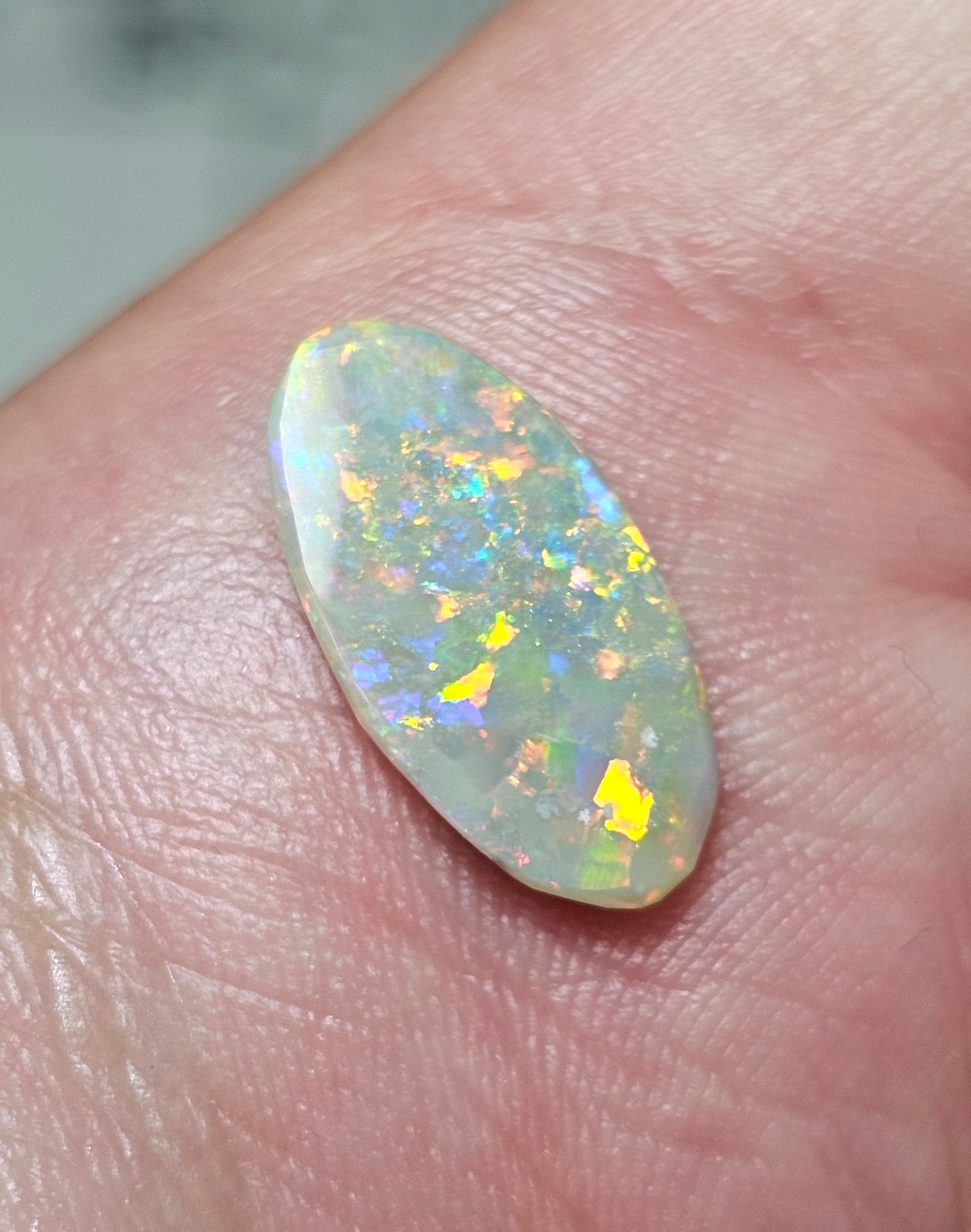 2cts Pretty Rainbow Opal from Lightning Ridge! (ALR40)