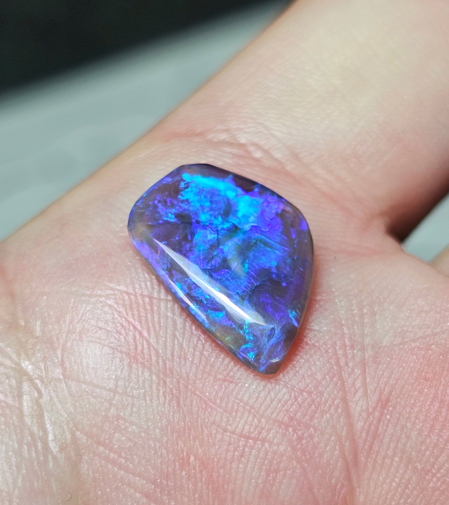 3.90cts Flashy Blue Black Opal from Lightning Ridge! (ALR42)
