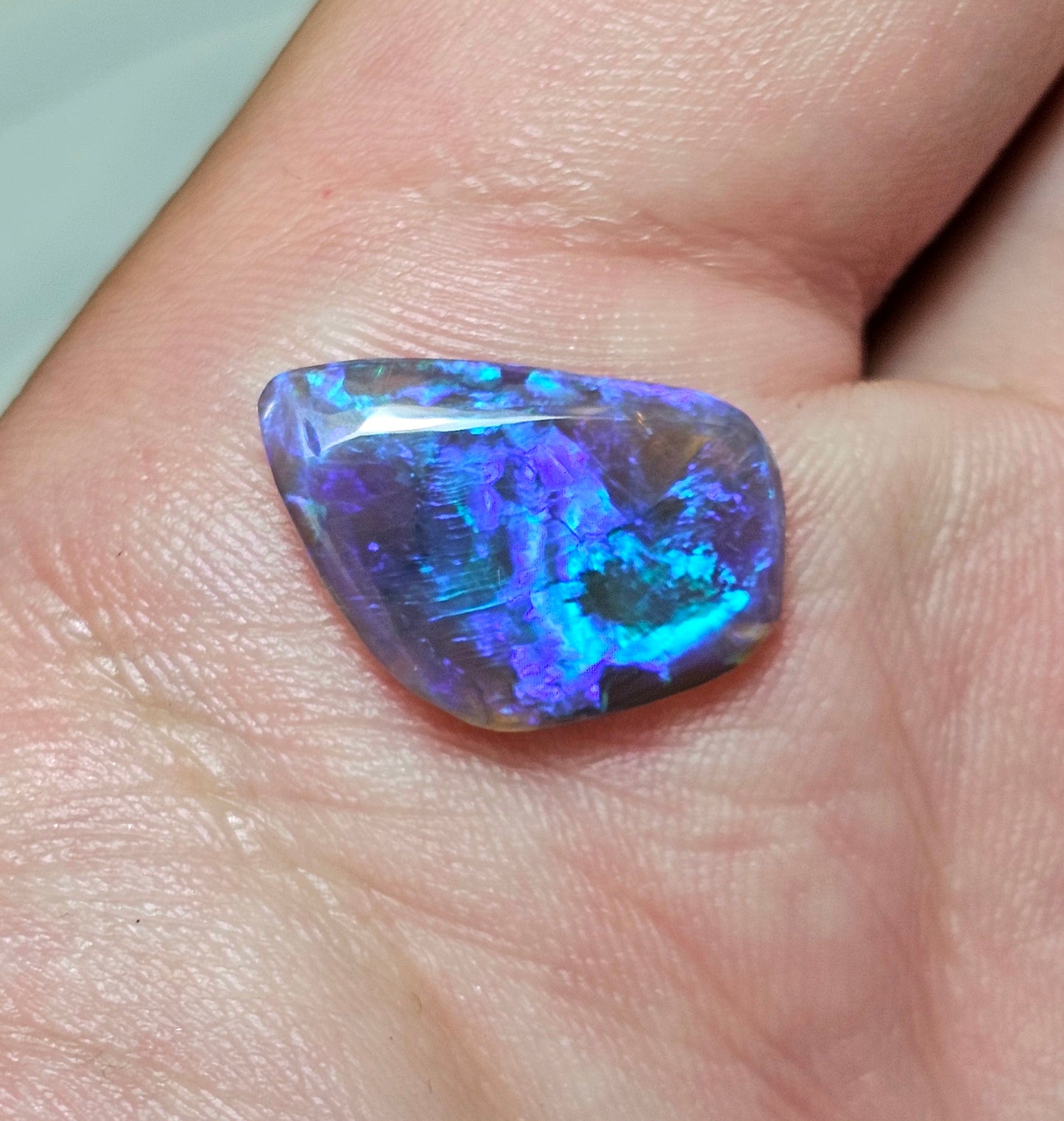 3.90cts Flashy Blue Black Opal from Lightning Ridge! (ALR42)