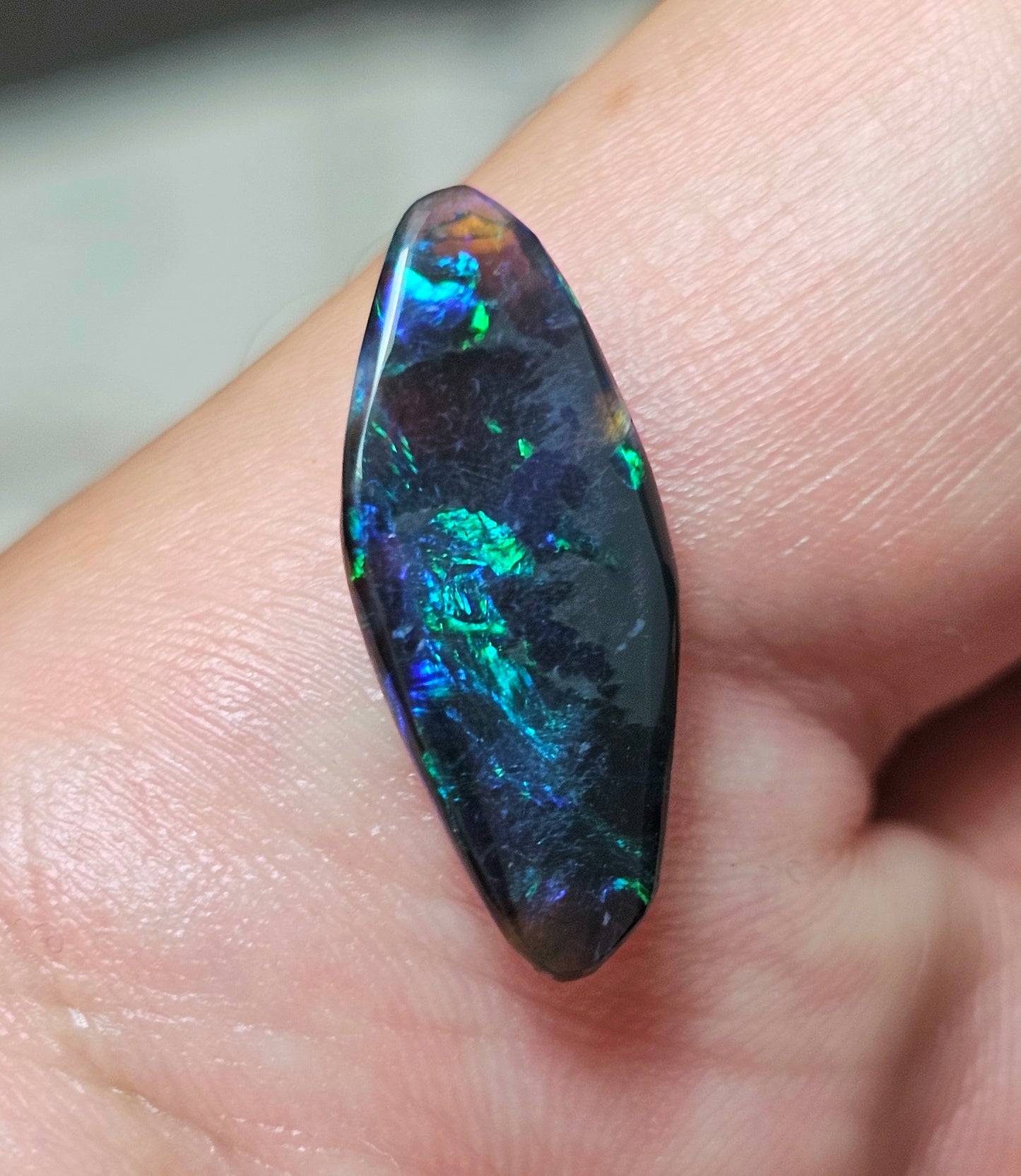 3.80cts Dark Black Opal from Lightning Ridge! (ALR44)