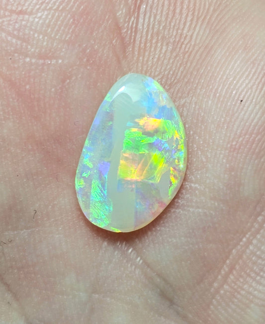2.15cts Crystal Opal from Lightning Ridge! (Z3)
