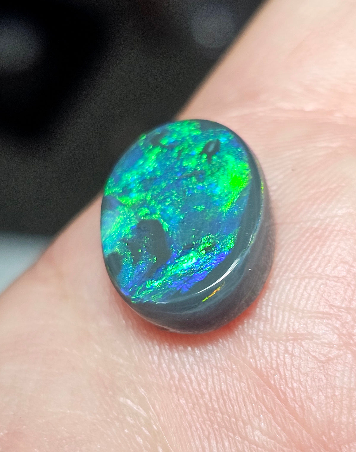 7.65cts Gorgeous Black Opal from Lightning Ridge! (Z17)