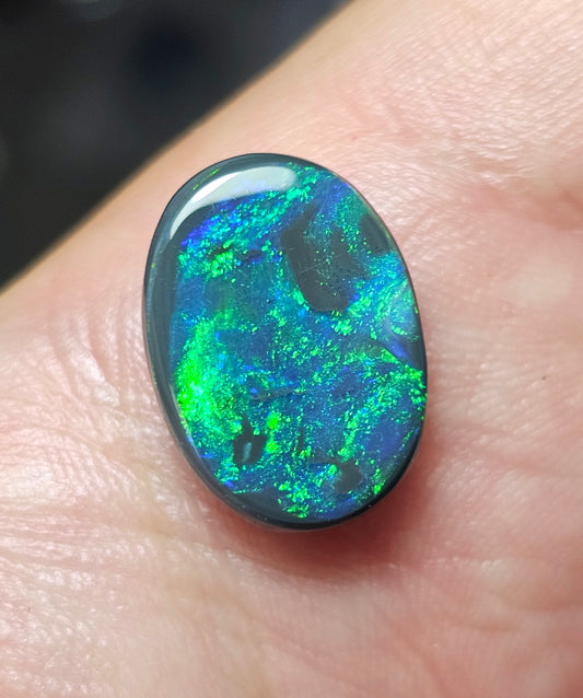 7.65cts Gorgeous Black Opal from Lightning Ridge! (Z17)