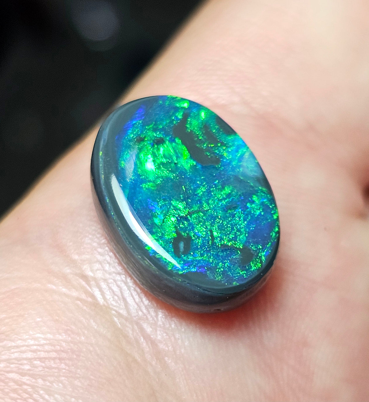 7.65cts Gorgeous Black Opal from Lightning Ridge! (Z17)