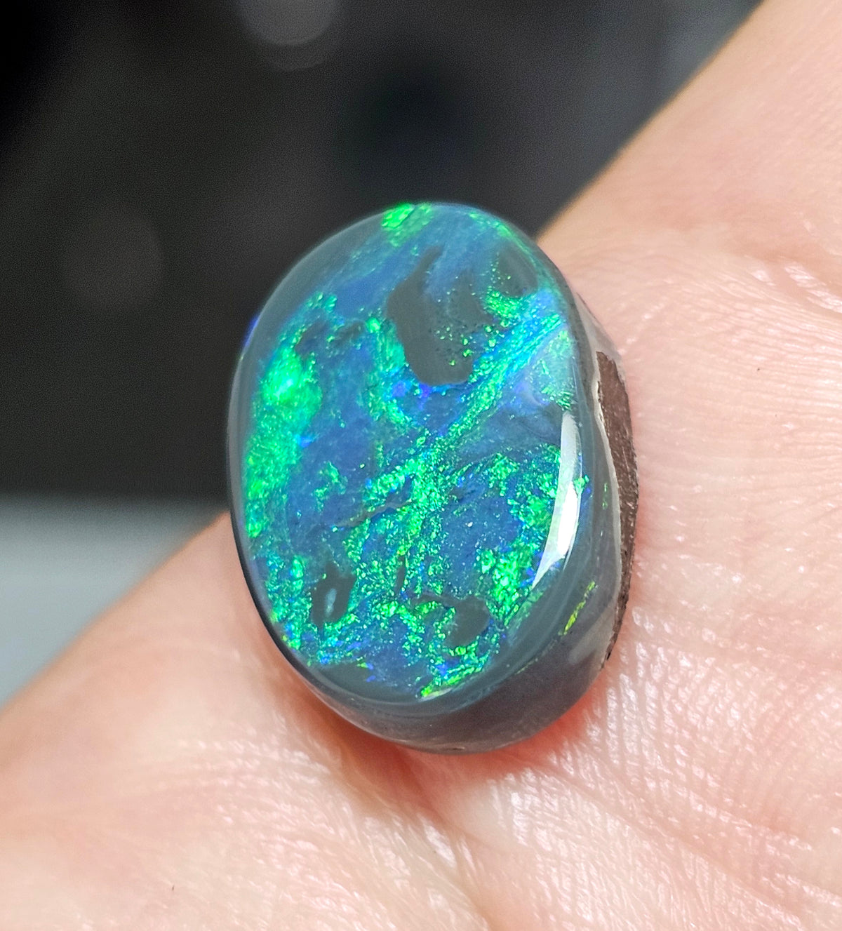 7.65cts Gorgeous Black Opal from Lightning Ridge! (Z17)