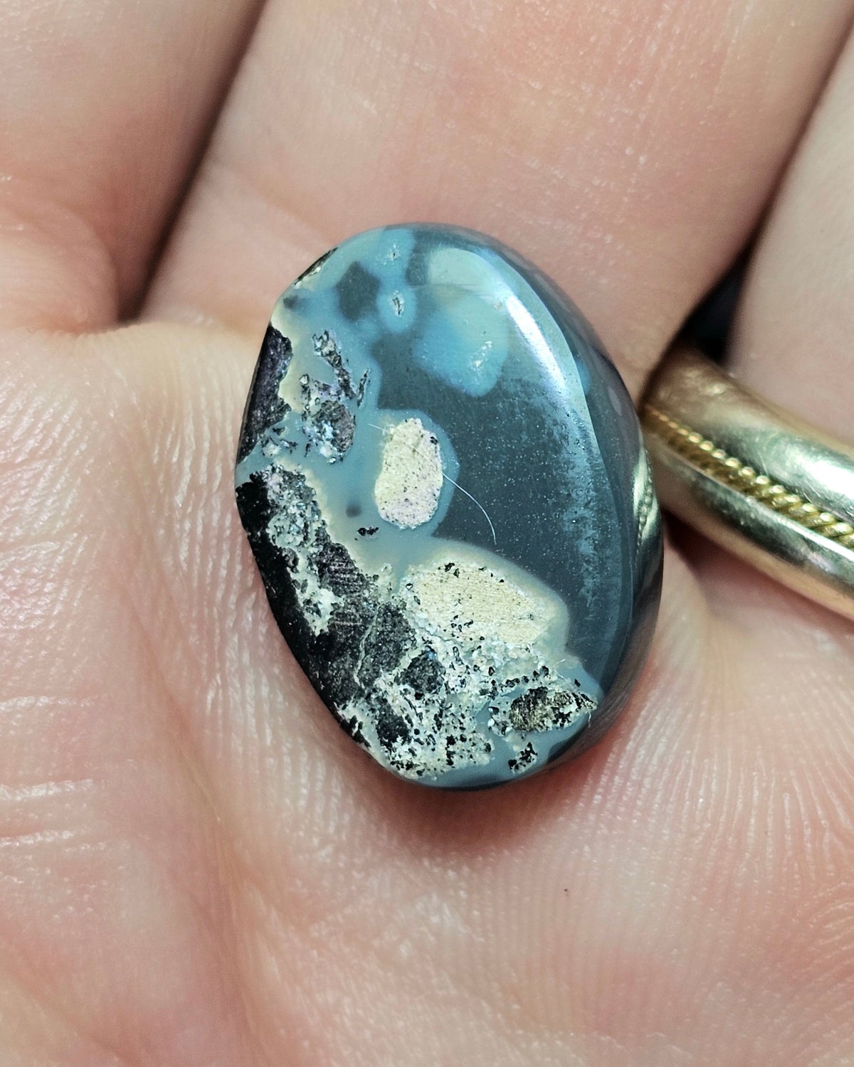 7.65cts Gorgeous Black Opal from Lightning Ridge! (Z17)