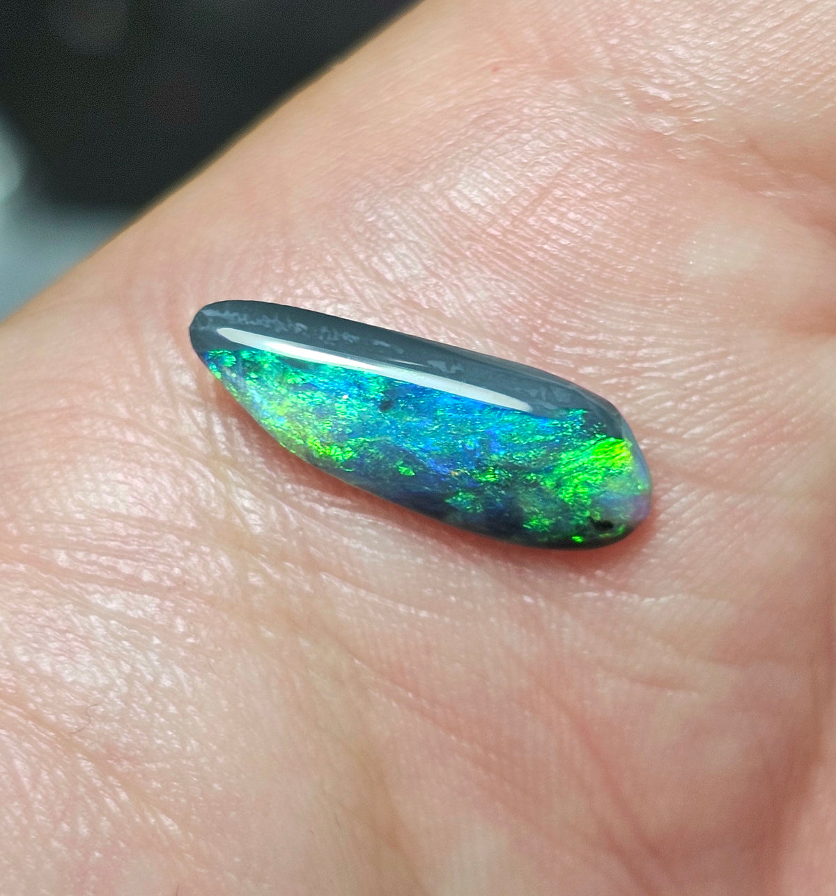 2.20cts Black Opal from Lightning Ridge! (Z12)