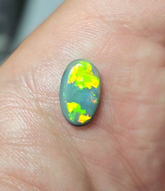 1.40cts Semi Black Opal from Lightning Ridge!(SS4)  NEW  !!